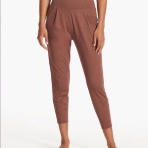 Vuori Lux At Ease Harem Womens Jogger Lounge Pants Burgundy mauve VW479